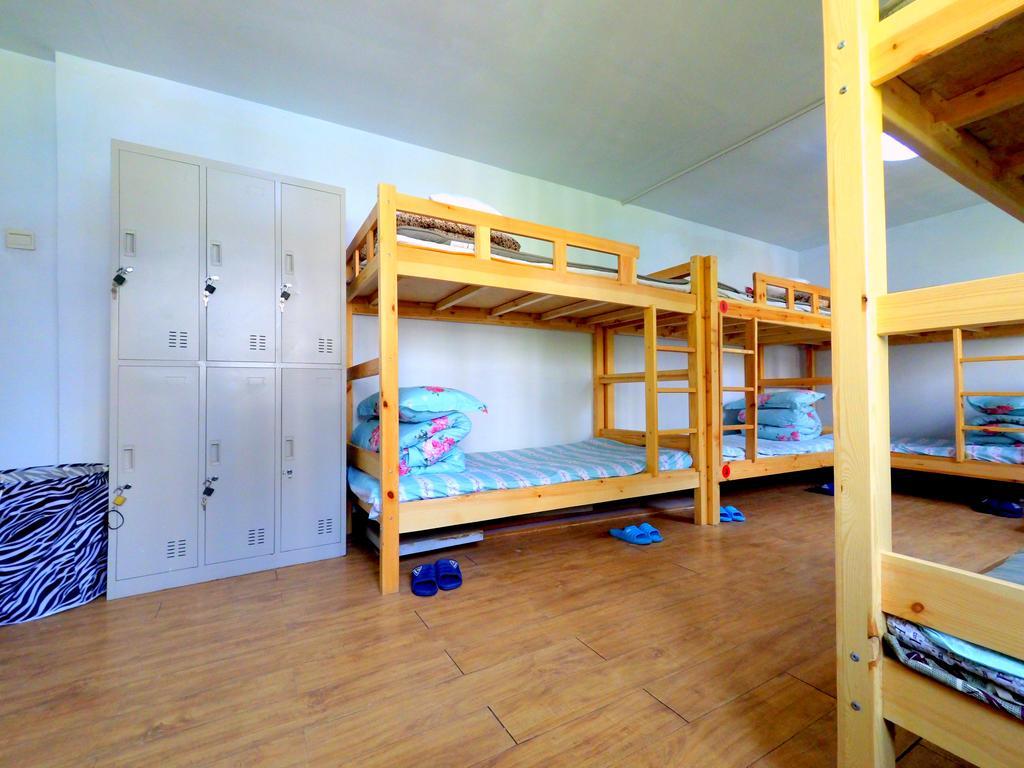 First Met Backpackers Hostel Чэндэ Экстерьер фото