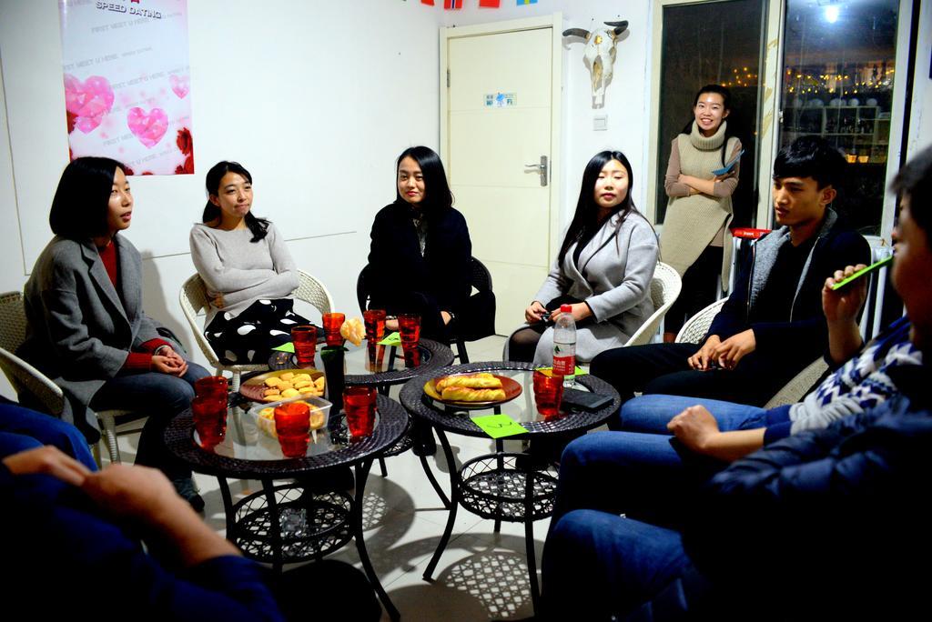 First Met Backpackers Hostel Чэндэ Экстерьер фото