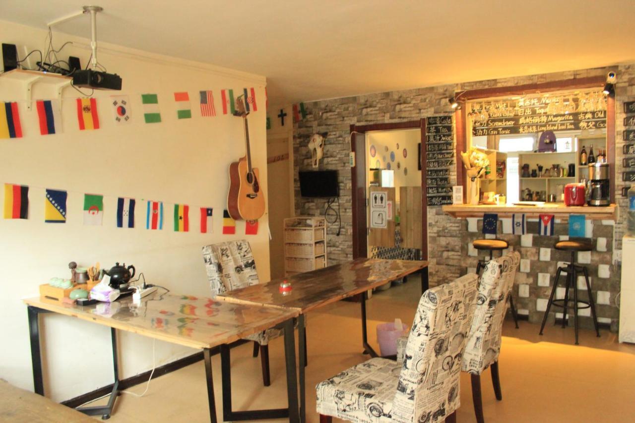 First Met Backpackers Hostel Чэндэ Экстерьер фото